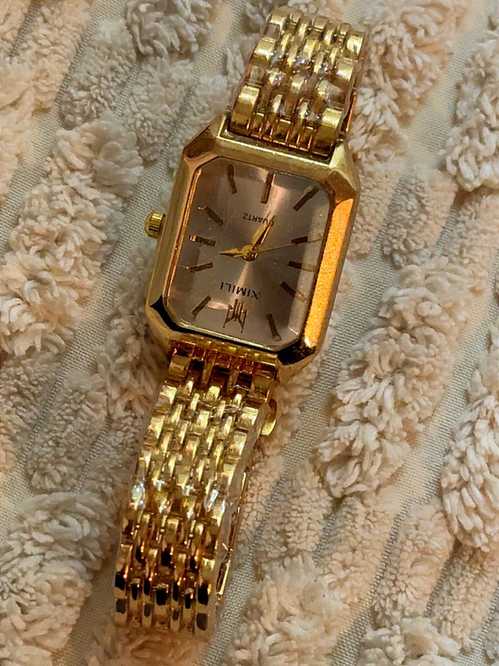 Women's Gold Rectangular Bracelet Watch - Timeless Chic - Picture 6 of 12